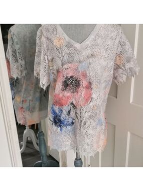 Beta's choice cut out lace floral cottagecore short sleeve top. Size XL